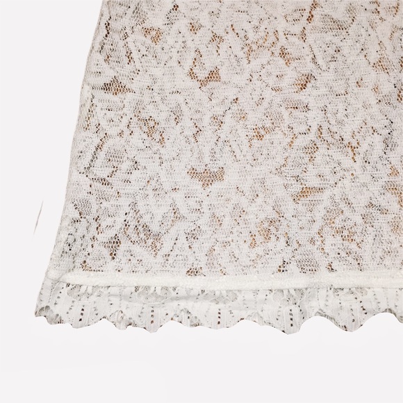 Countess Luann Cream Lace Keyhole Overlay Blouse - Picture 6 of 8